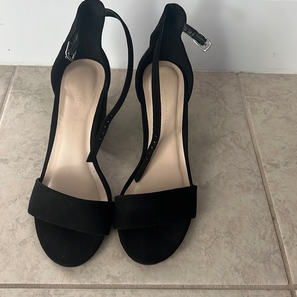 Wild Diva Heels Size 7.5 - Picture 1 of 4